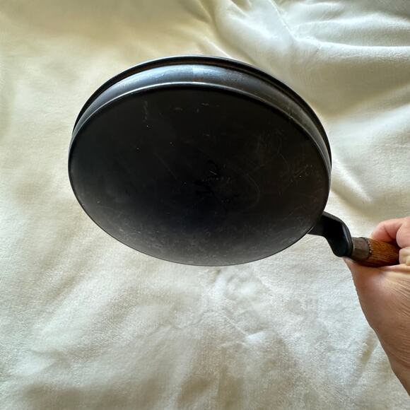 Nordic Ware Crepes N Things Cast Aluminum Pan W/ Dip Pan Crepe Maker Wood Handle - Picture 8 of 11